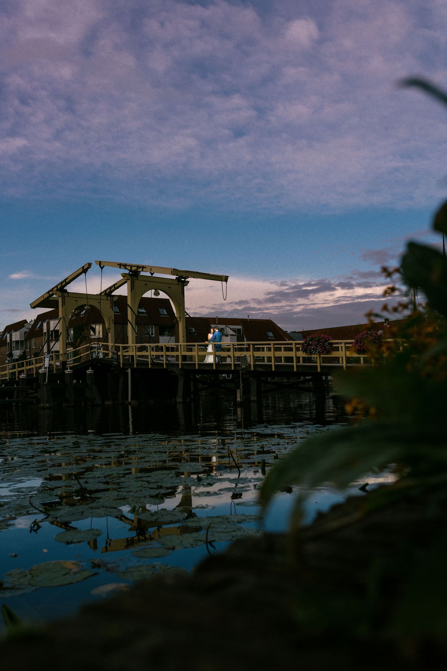 bruidspaar in Leiden flitsfoto