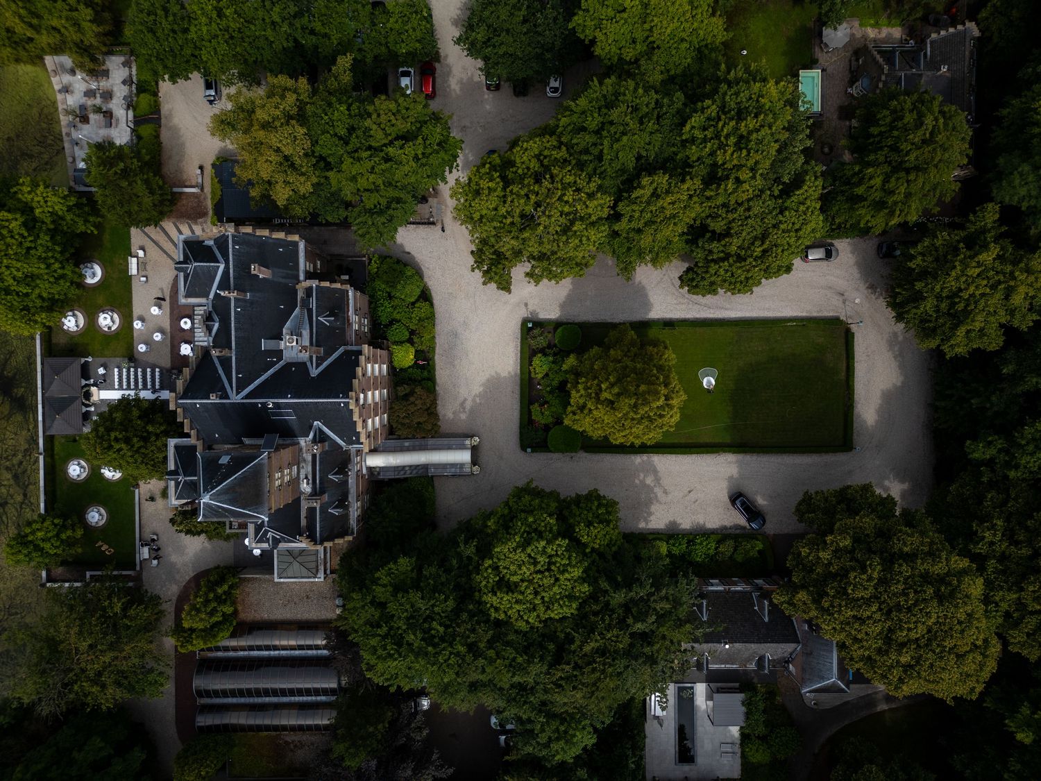 drone shot van de bruidsgasten