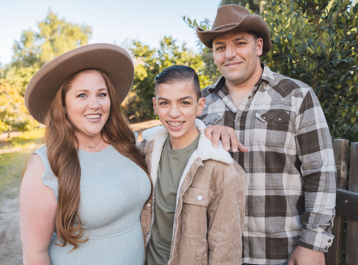 Family photo session outdoors with casual western style clothing.