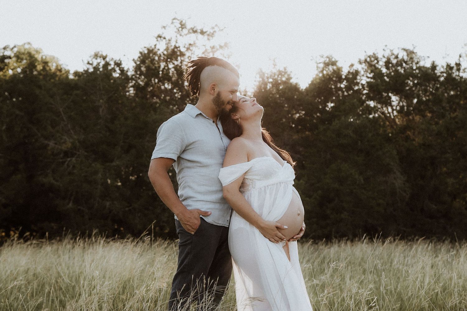 maternity picture, couple, outdoors, white dress, south austin, mom to be