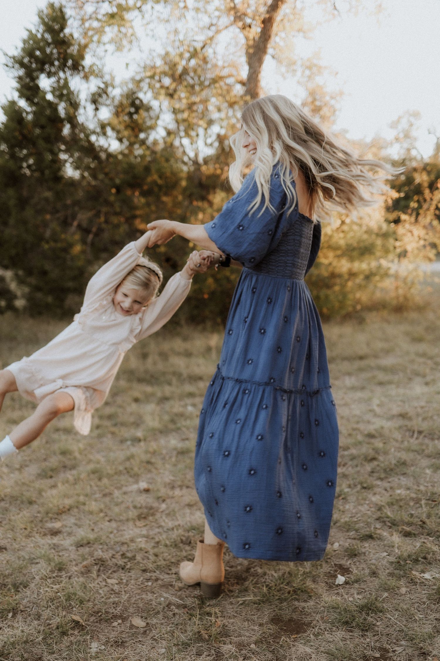 mother and daughter, south austin park, playing, candid photography