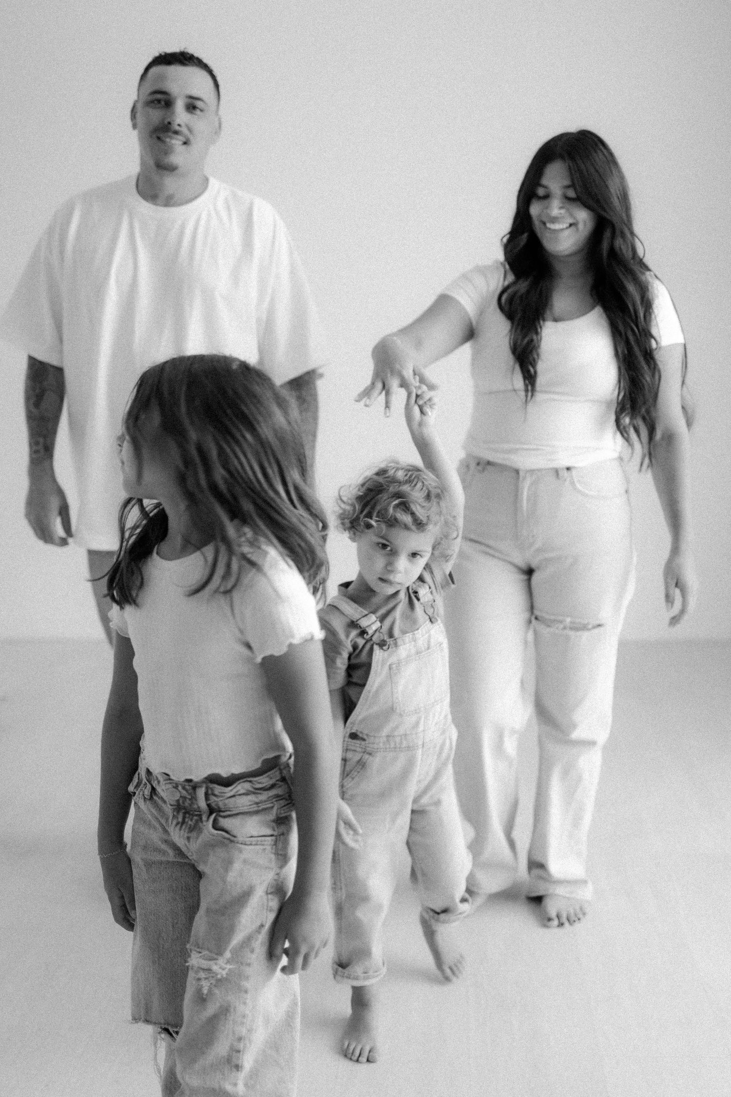 family photoshoot, in-studio, natural, lifestyle