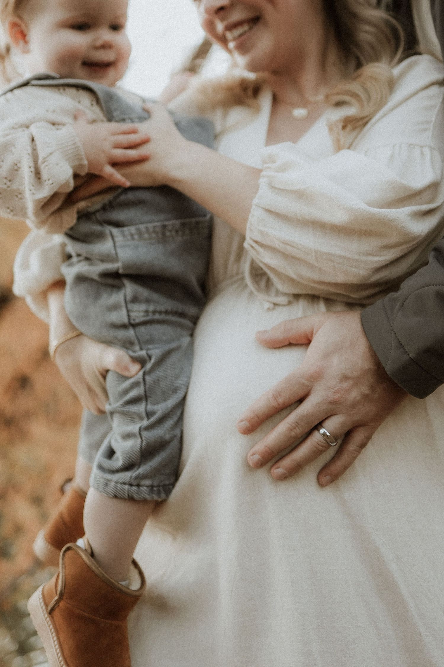 baby bump, mom to be, maternity picture, detail, candid