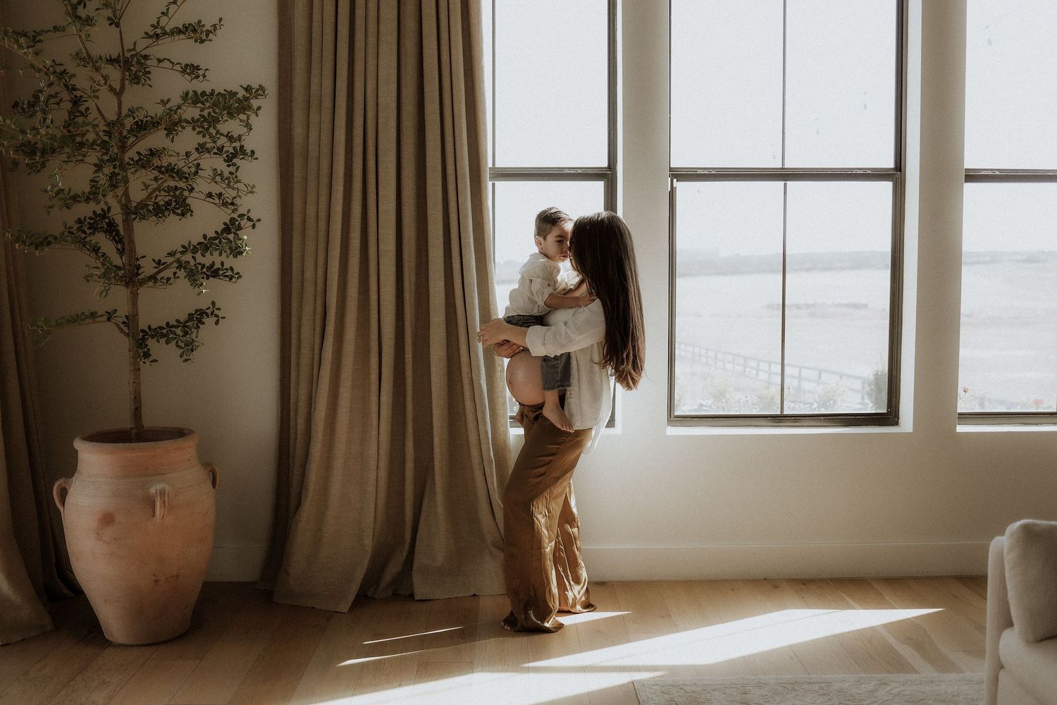 mom and son, maternity, in-home, portrait, candid
