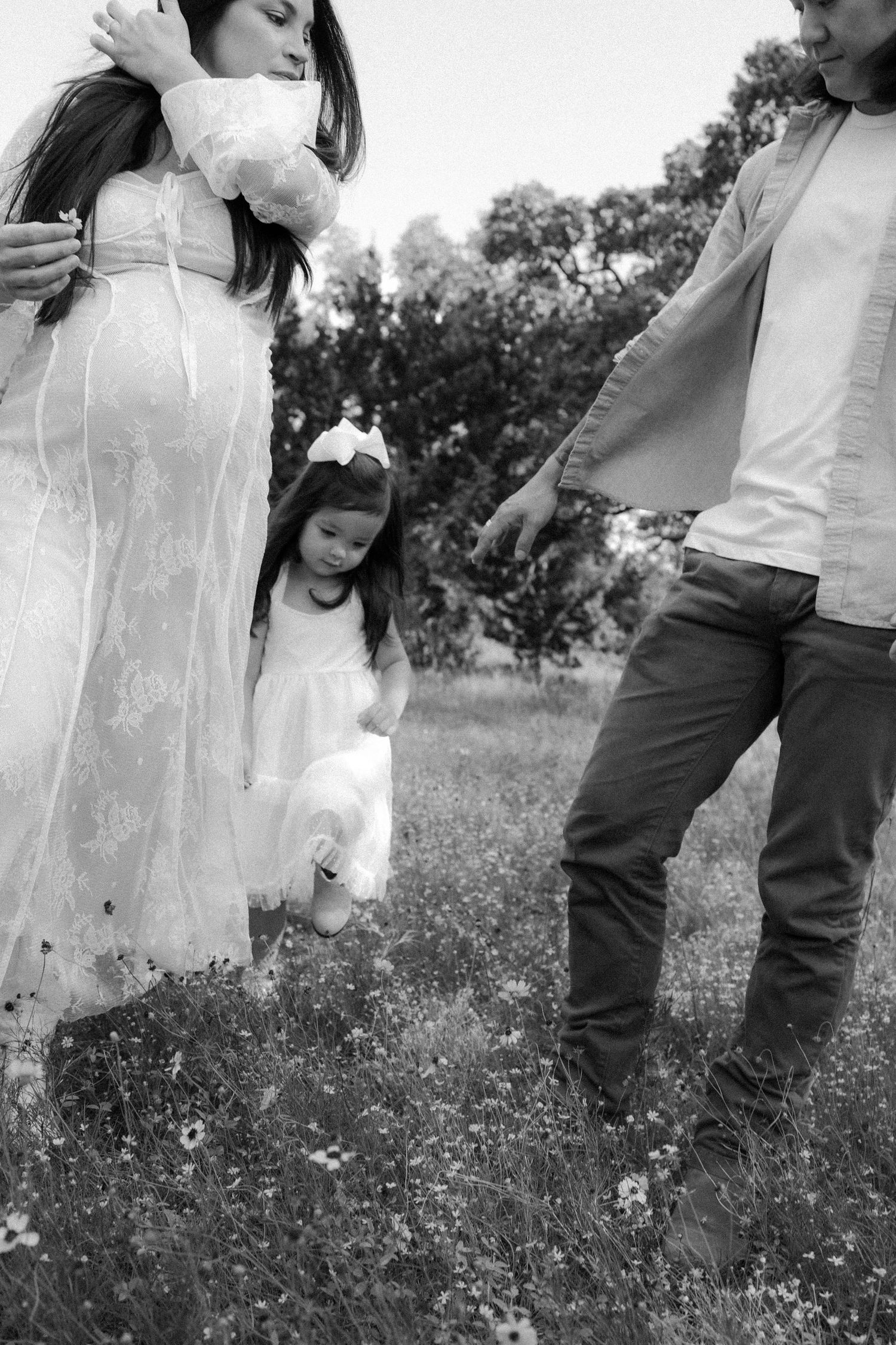 Black and white, texas hill country, outdoor photoshoot. family, maternity,