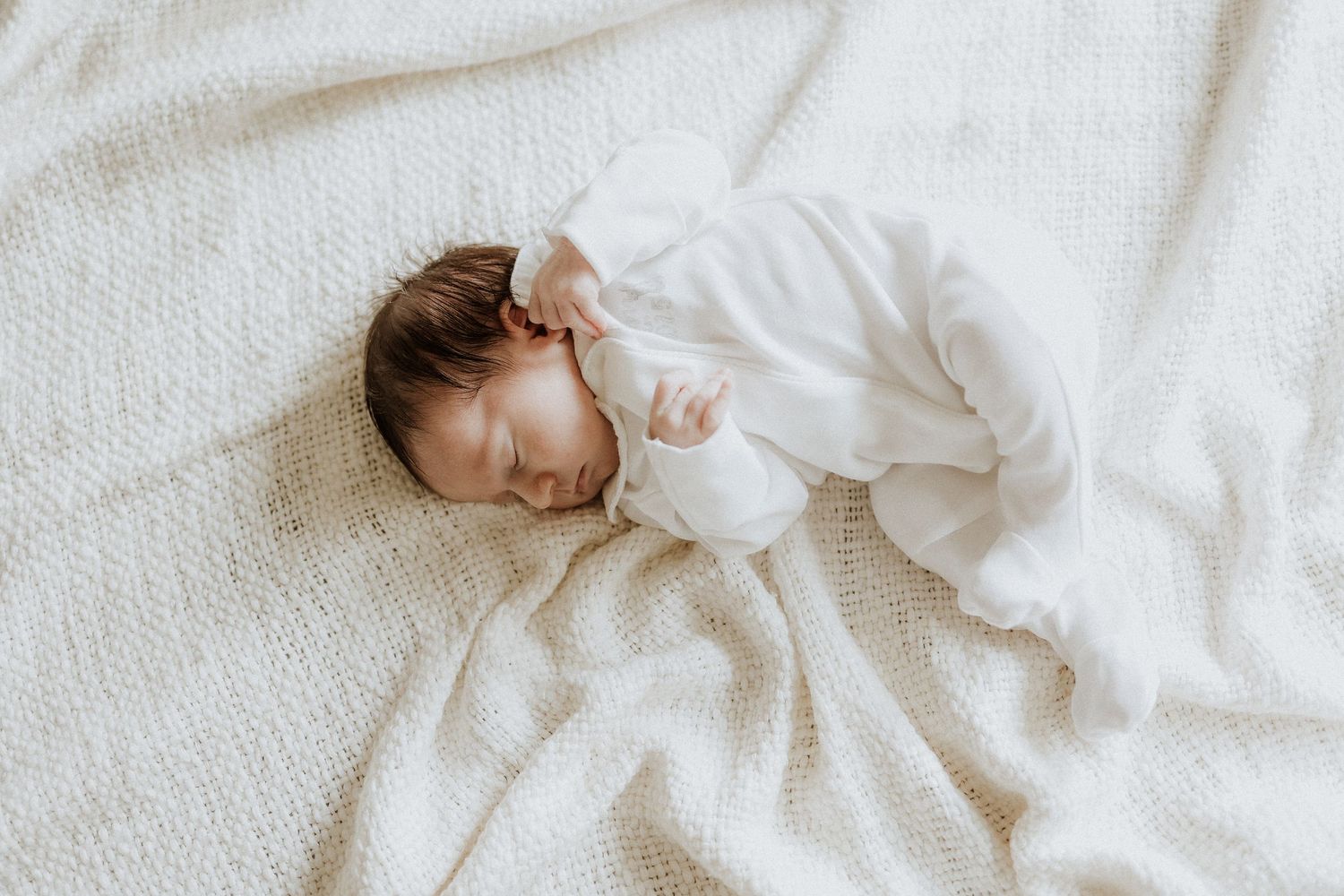 newborn portrait, lifestyle, in-home