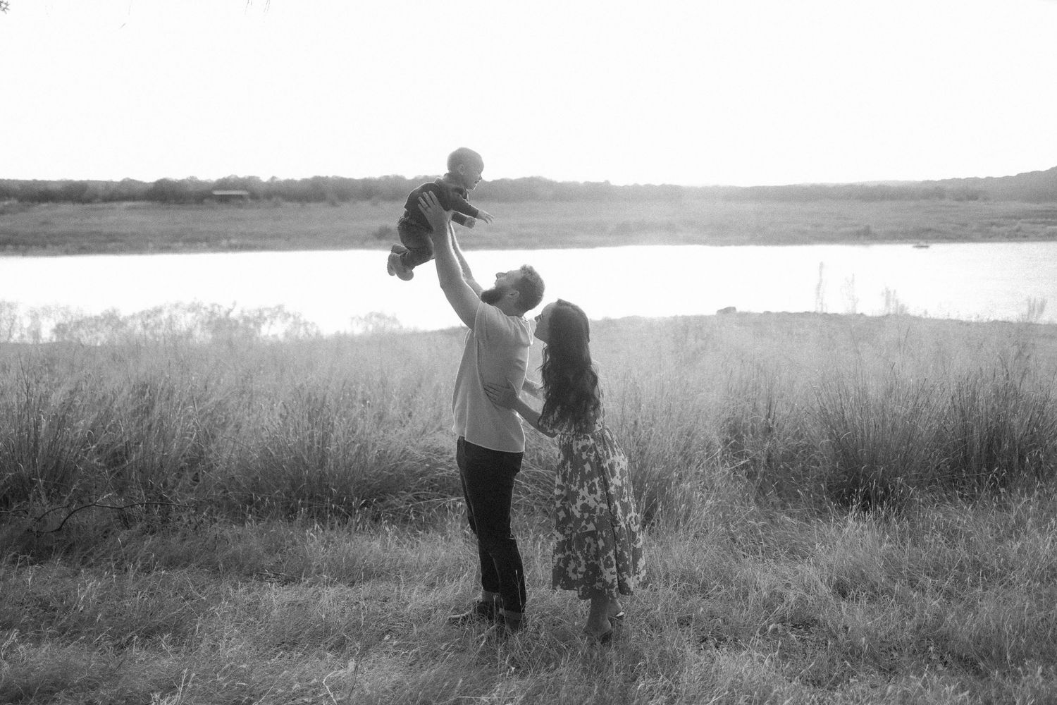 family photoshoot black and white, outdoors, lakeway, austin