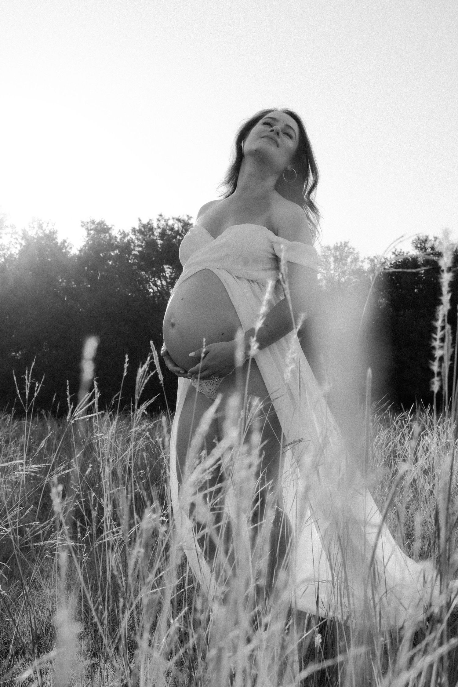 maternity portrait, white dress, park, outdoors, south austin, black and white