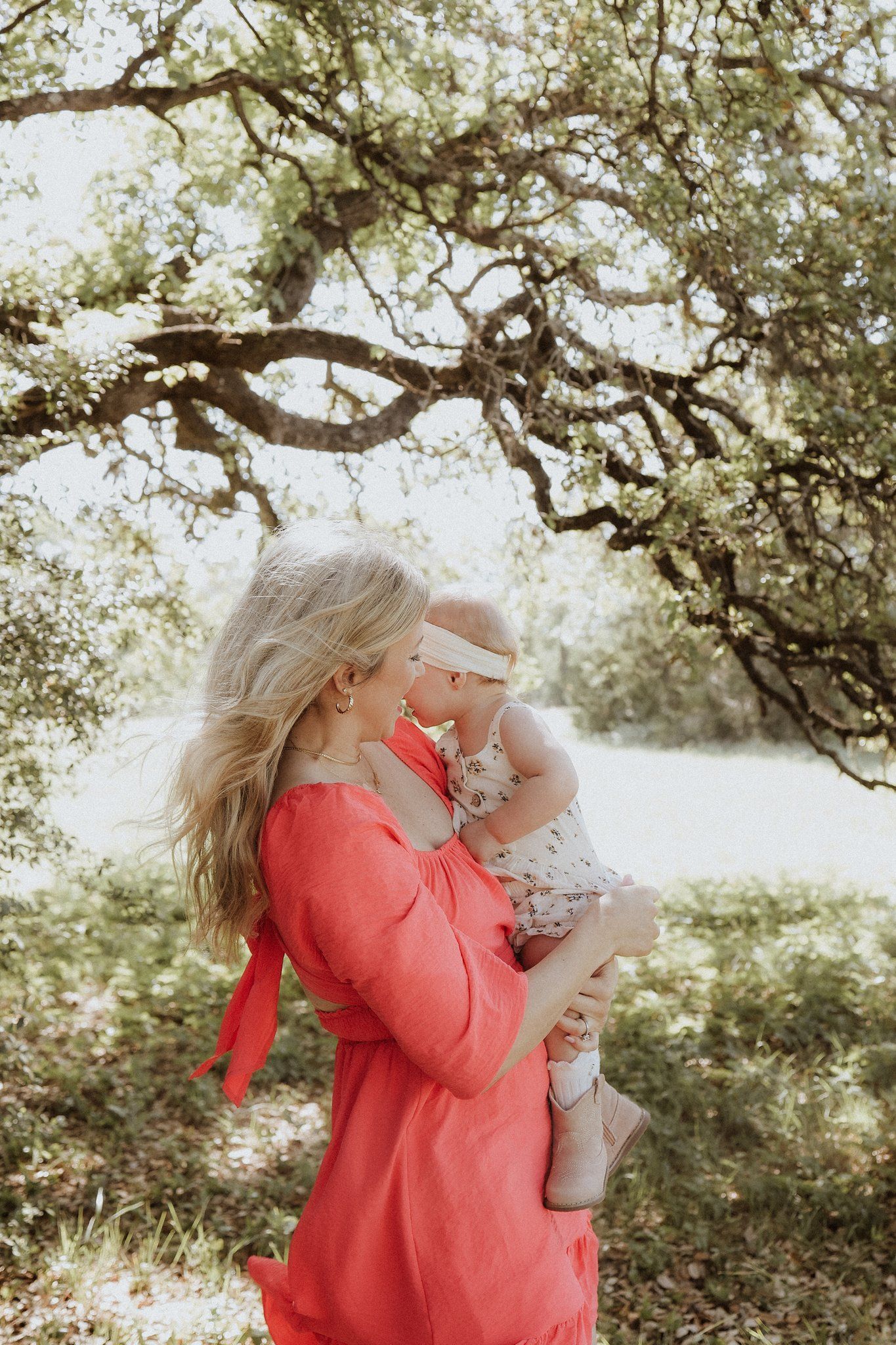 mom and baby, south austin park, outdoors, photoshoot, south austin