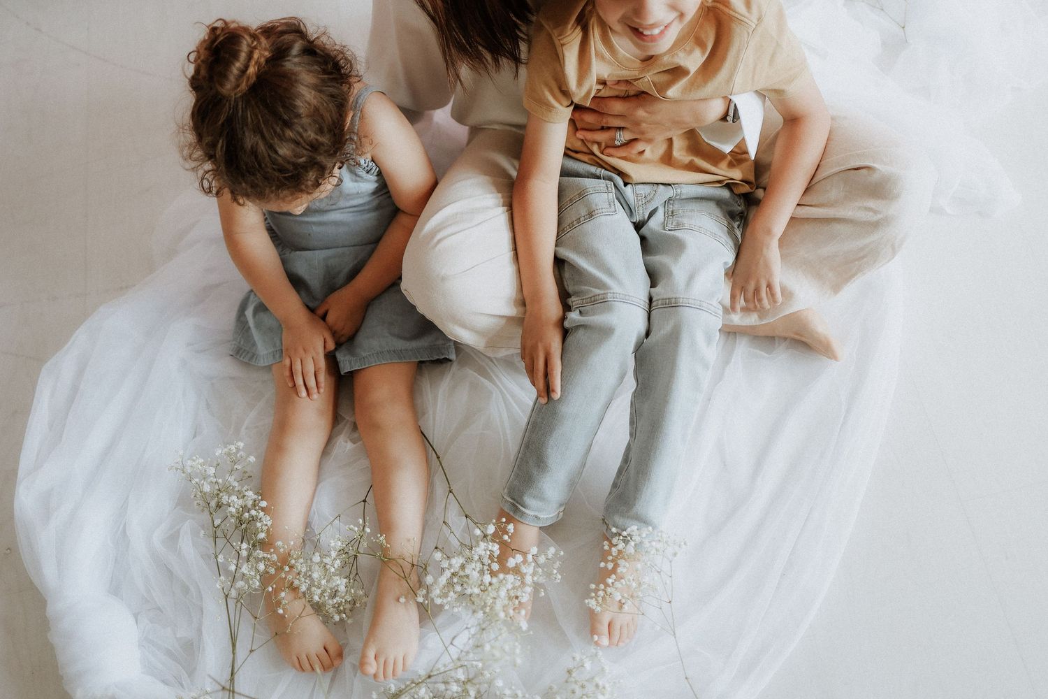 mom and kids, details, candid, in-studio