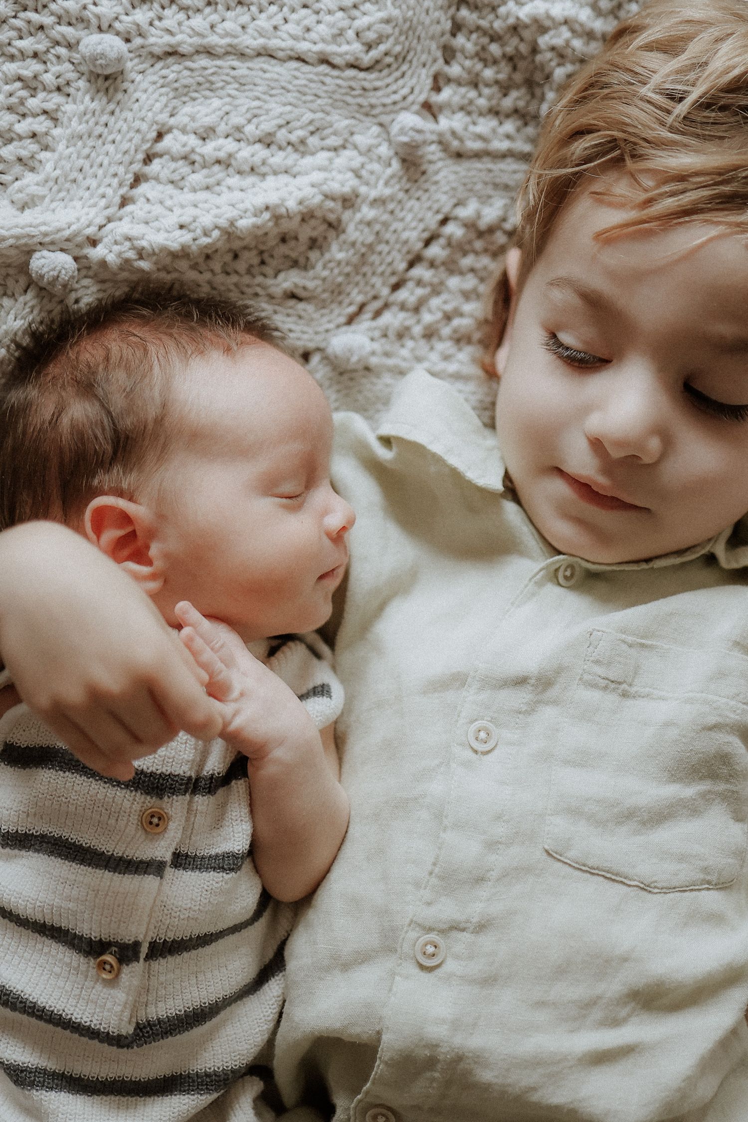 brothers, sibilings, candid, newborn photography, in-home
