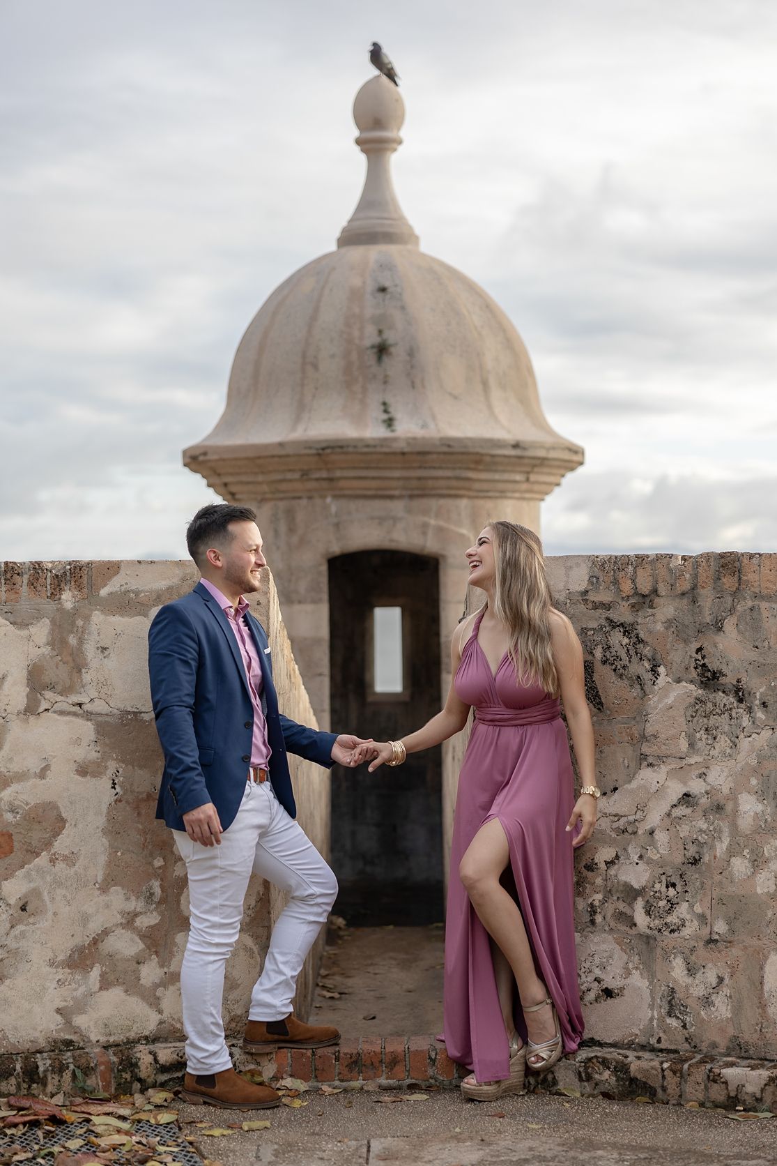 Couple love story portrait at historic garita Old San Juan Puerto Rico — Raymond Vega