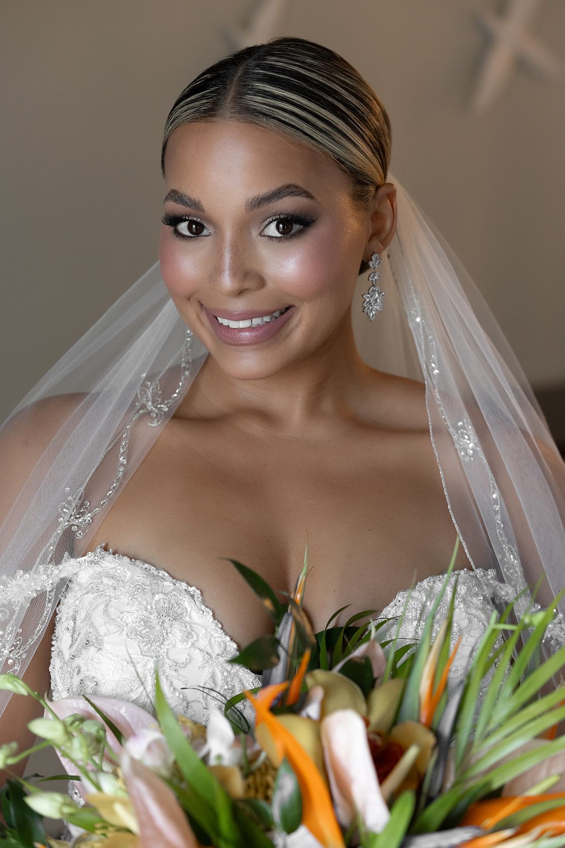 Tropical bridal portrait with exotic flowers and veil Puerto Rico — wedding photographer Raymond Vega
