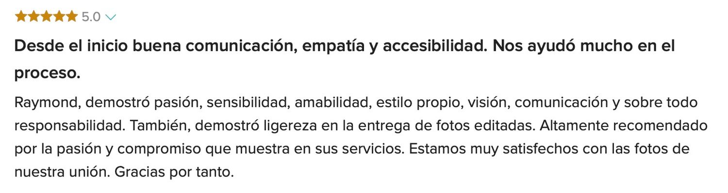 Five-star review highlighting good communication, empathy, and accessibility of a wedding photographer.