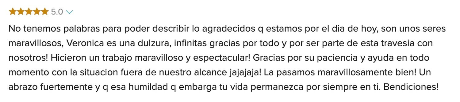Five-star customer review in Spanish praising Veronica and Nicol for their excellent service and support. Raymond Vega Photography + Cinema