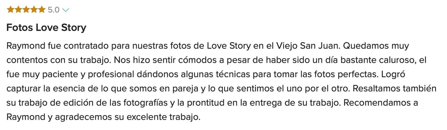 Five-star Spanish review titled Fotos Love Story praising Raymond Vega for capturing a couple's love story in San Juan.