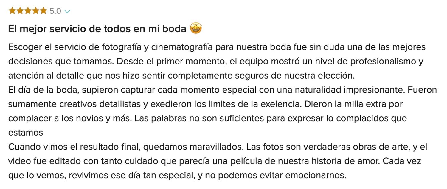 Five-star Spanish review praising Raymond Vega as the best wedding photography and cinematography service choice.