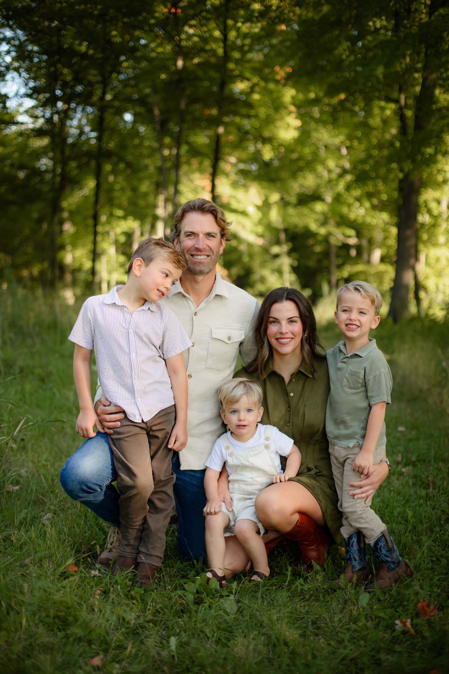 Family photography portraits in Medina, Minnesota by Willow & Wren Photography.