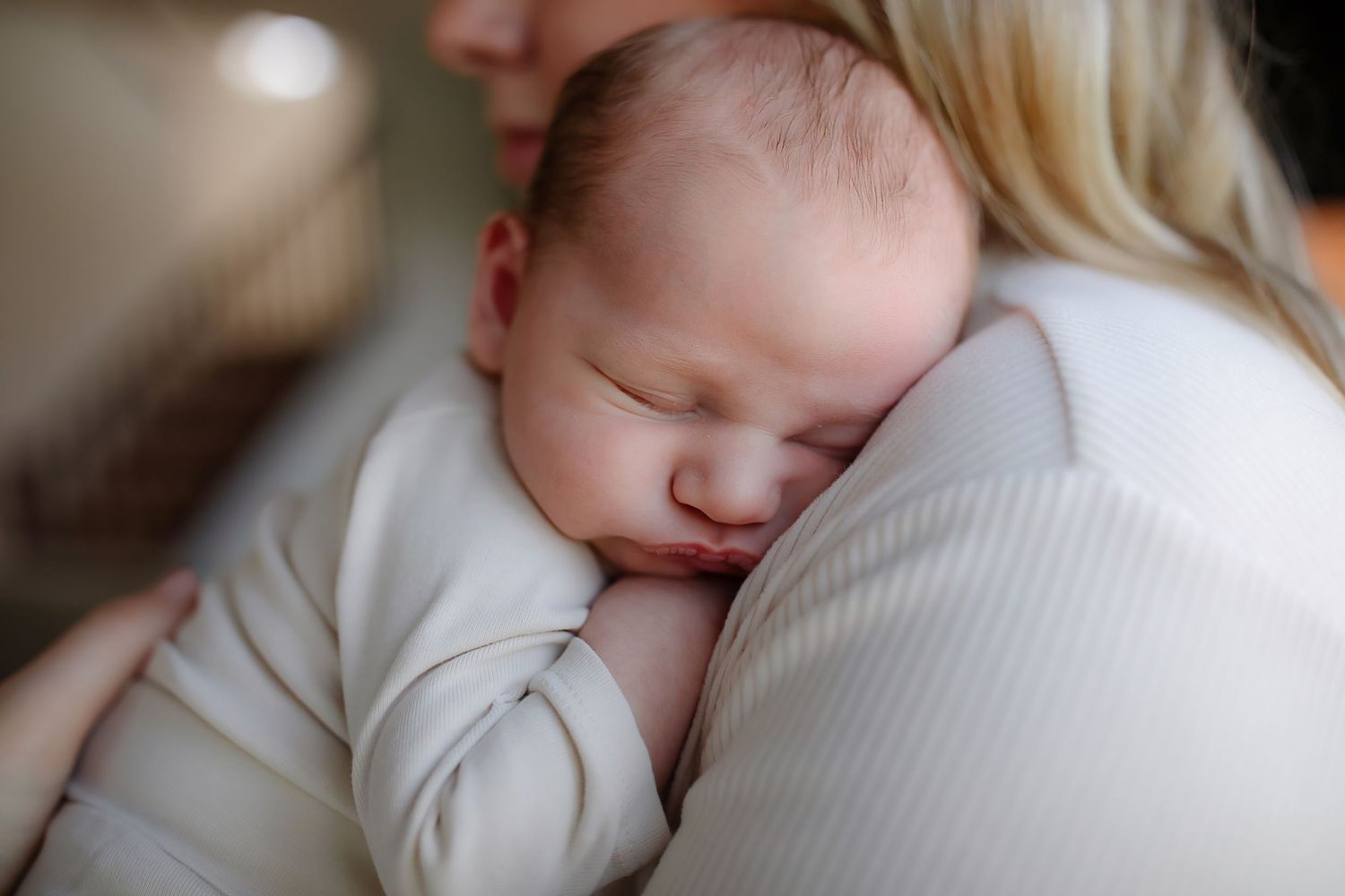 Carver, Minnesota in home newborn photography with Willow & Wren Photography.