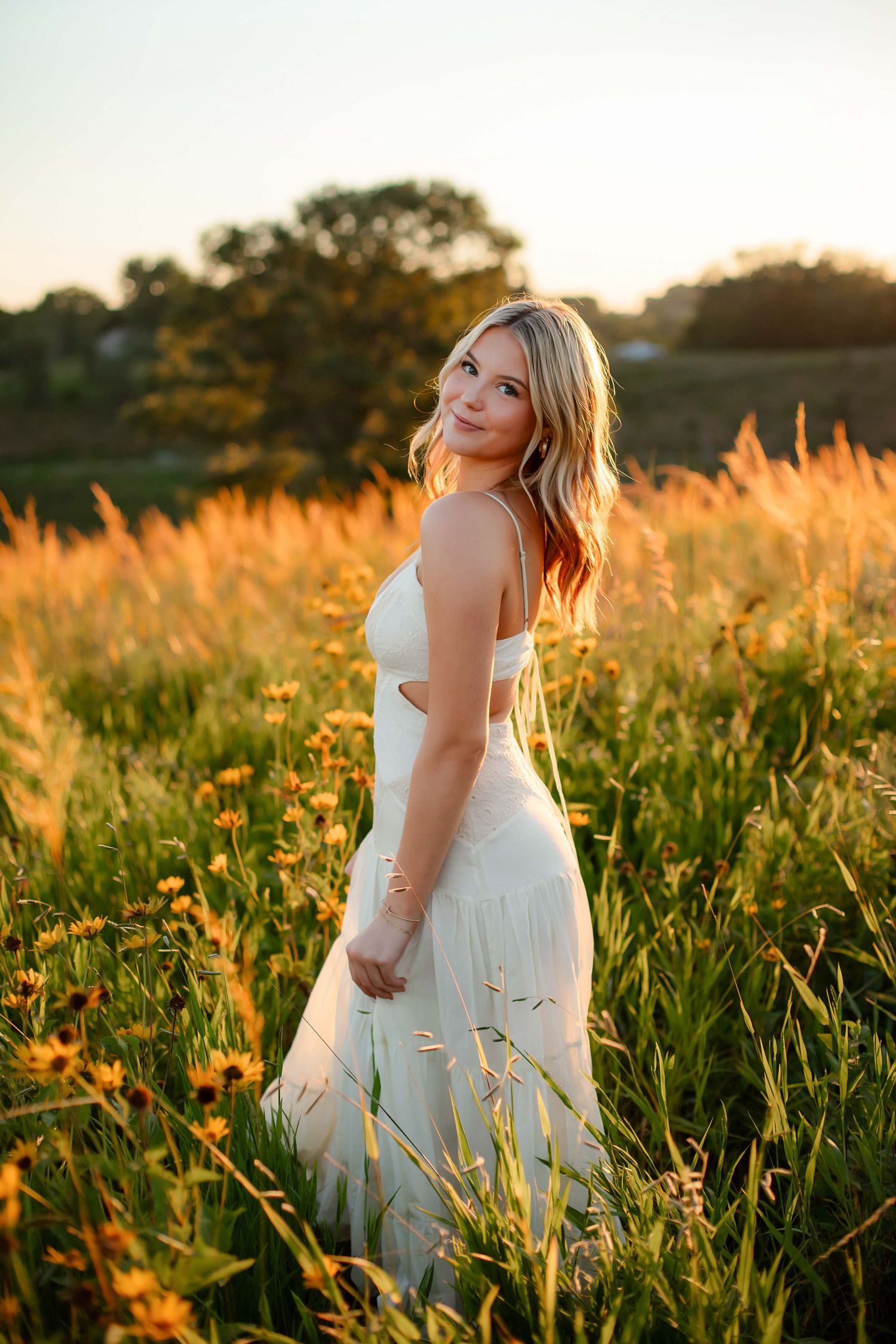 Victoria Minnesota. High School Senior photography. Holy Family Catholic high school. Senior photography by Willow & Wren Photography.