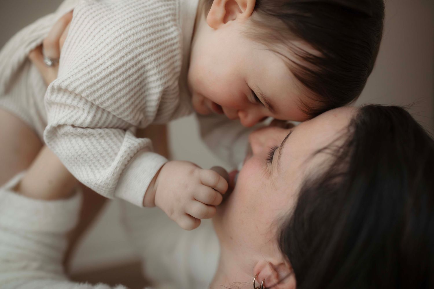 Willow & Wren Photography Studio in Chaska, Minnesota. Joyful moment of mommy and me session.