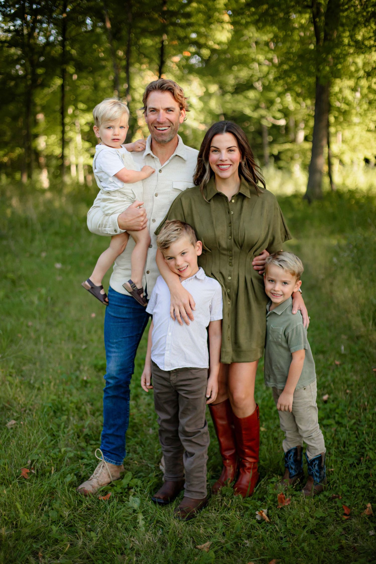 Family photography portraits in Medina, Minnesota by Willow & Wren Photography.