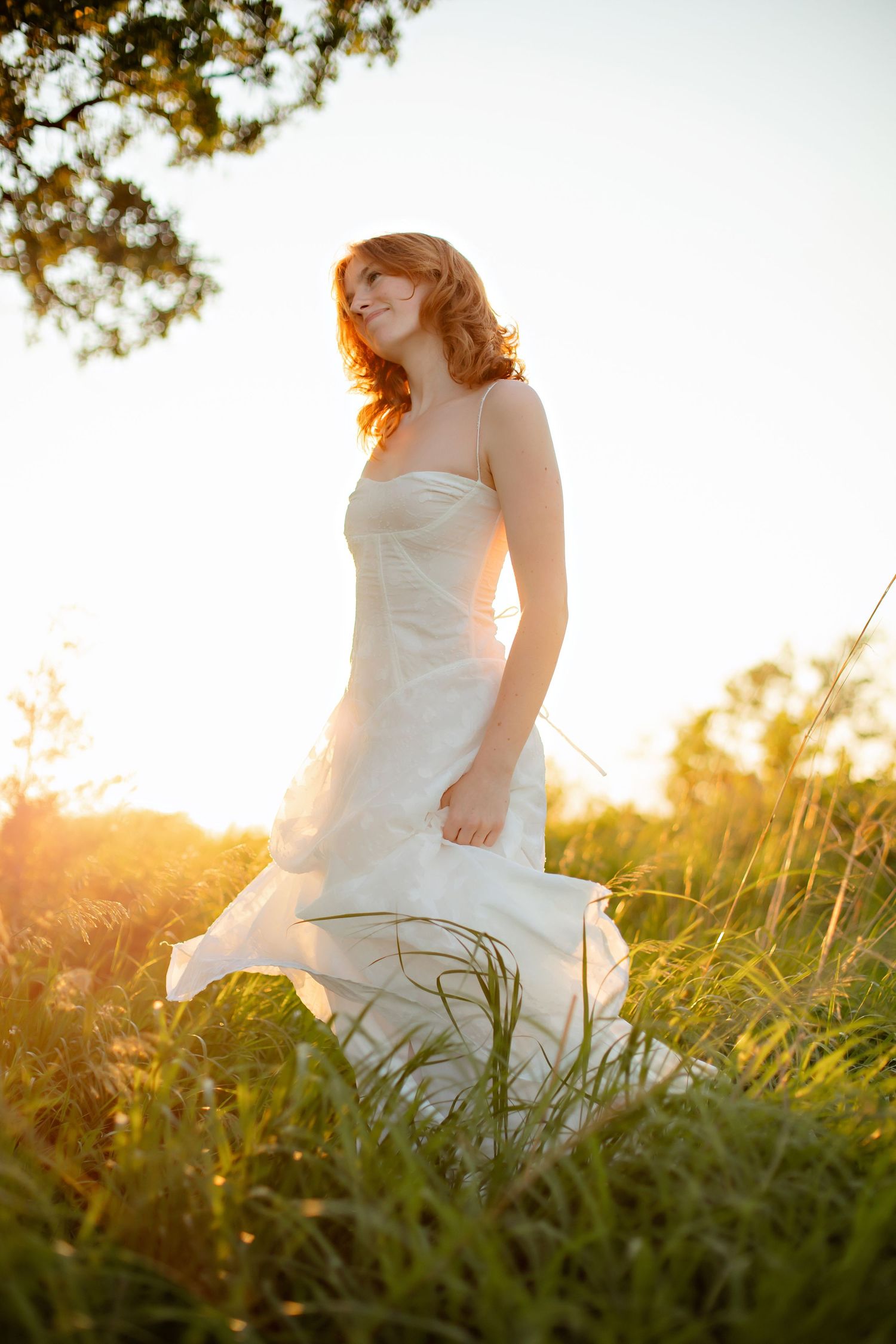 Chanhassen Minnesota High School senior photography with Willow & Wren Photography. Sunset and gold hour senior photos.