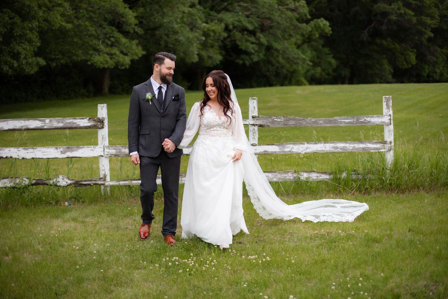 Newlywed couple. Alexandria, Minnesota Wedding Photography  by Willow & Wren Photography.  Intimate and small wedding photography.
