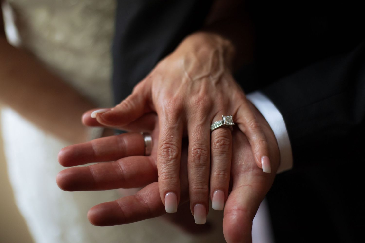 Willow & Wren Photography. Small intimate wedding photography in Eden Prairie, Minnesota.