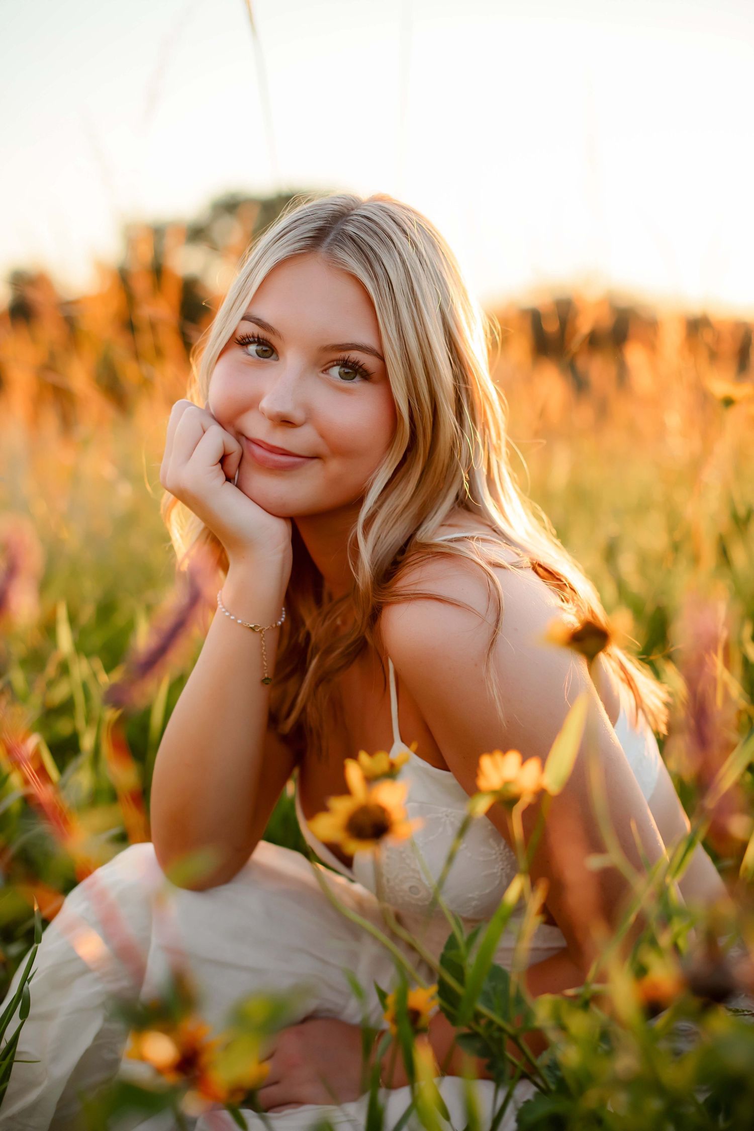 Victoria Minnesota. High School Senior photography. Holy Family Catholic high school. Senior photography by Willow & Wren Photography.