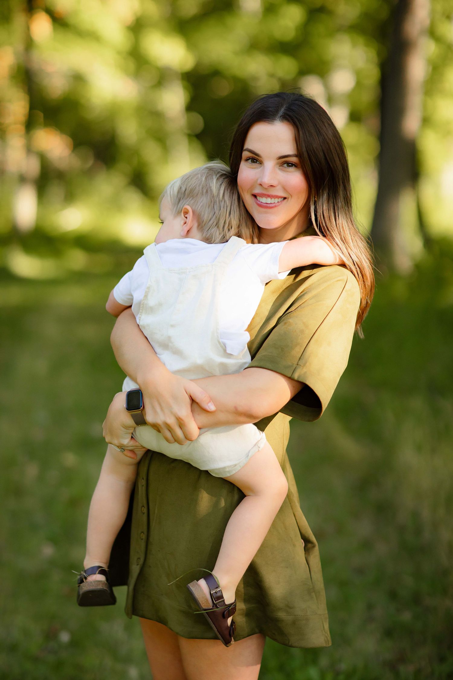 Family photography portraits in Medina, Minnesota by Willow & Wren Photography.