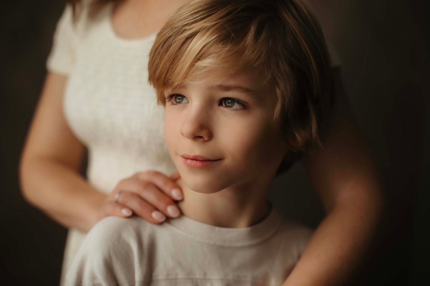 Willow & Wren Photography studio in Chaska, Minnesota. Portrait photography. Motherhood session.