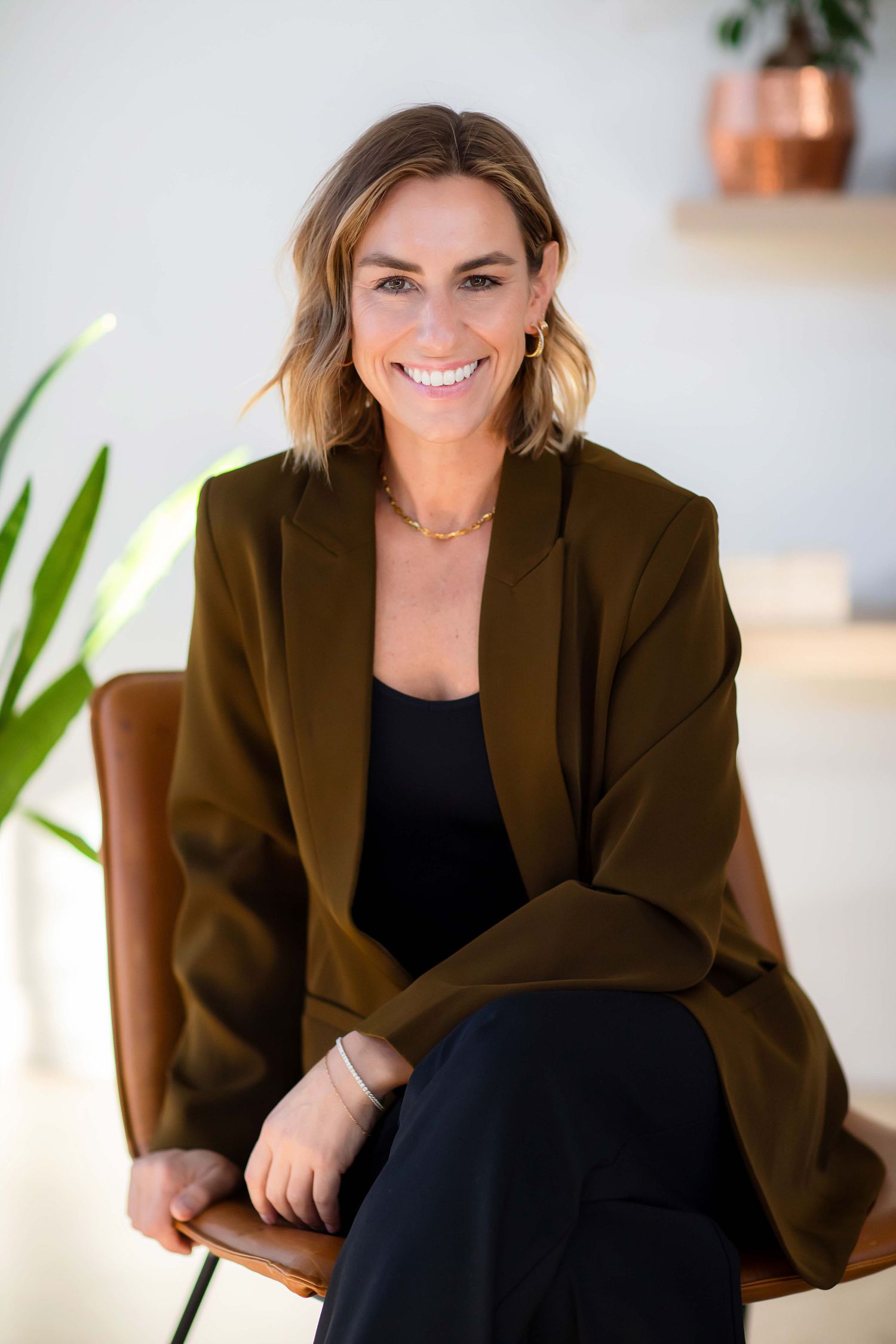 Professional portrait Professional businesswoman. Confident and clean business portraits by Willow & Wren Photography in Chaska, Minnesota.