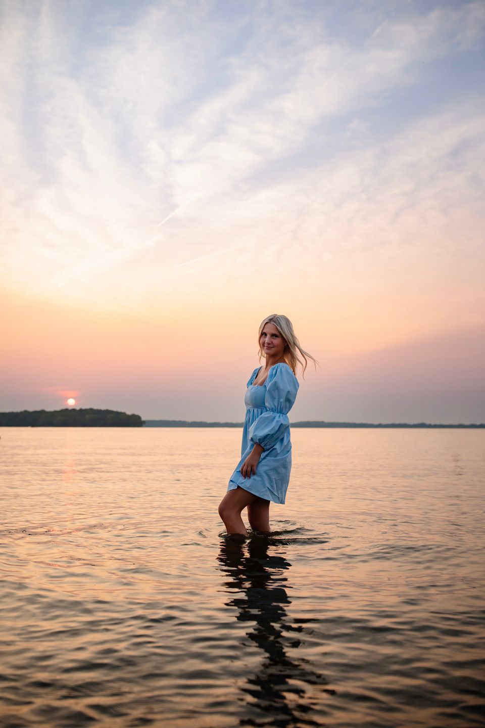 High school senior photography by Willow & Wren Photography in Waconia, Minnesota.  Waconia Minnesota High School Photography. Lake Waconia.