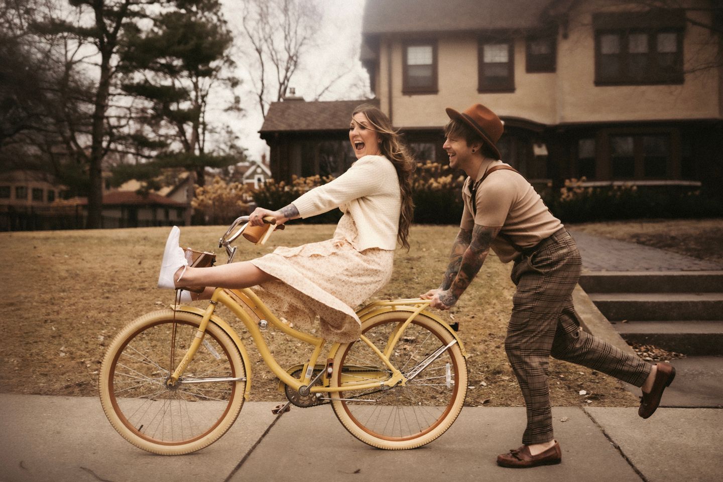 Vintage inspired couples shoot with Willow & Wren Photography in Minneapolis, Minnesota.