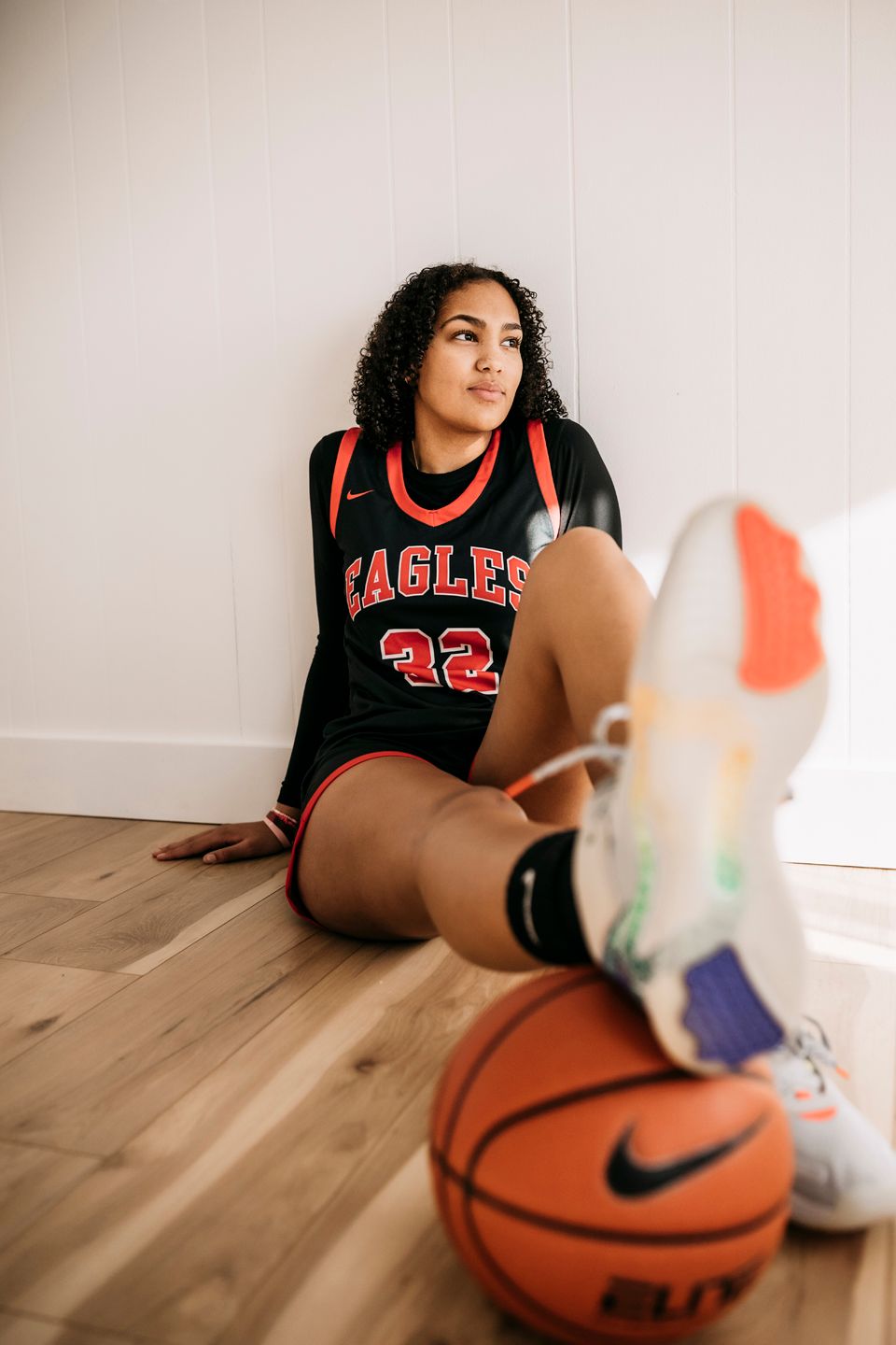 High school senior photography by Willow & Wren Photography in Minnetonka, Minnesota.  Minnesota high school girls basketball.