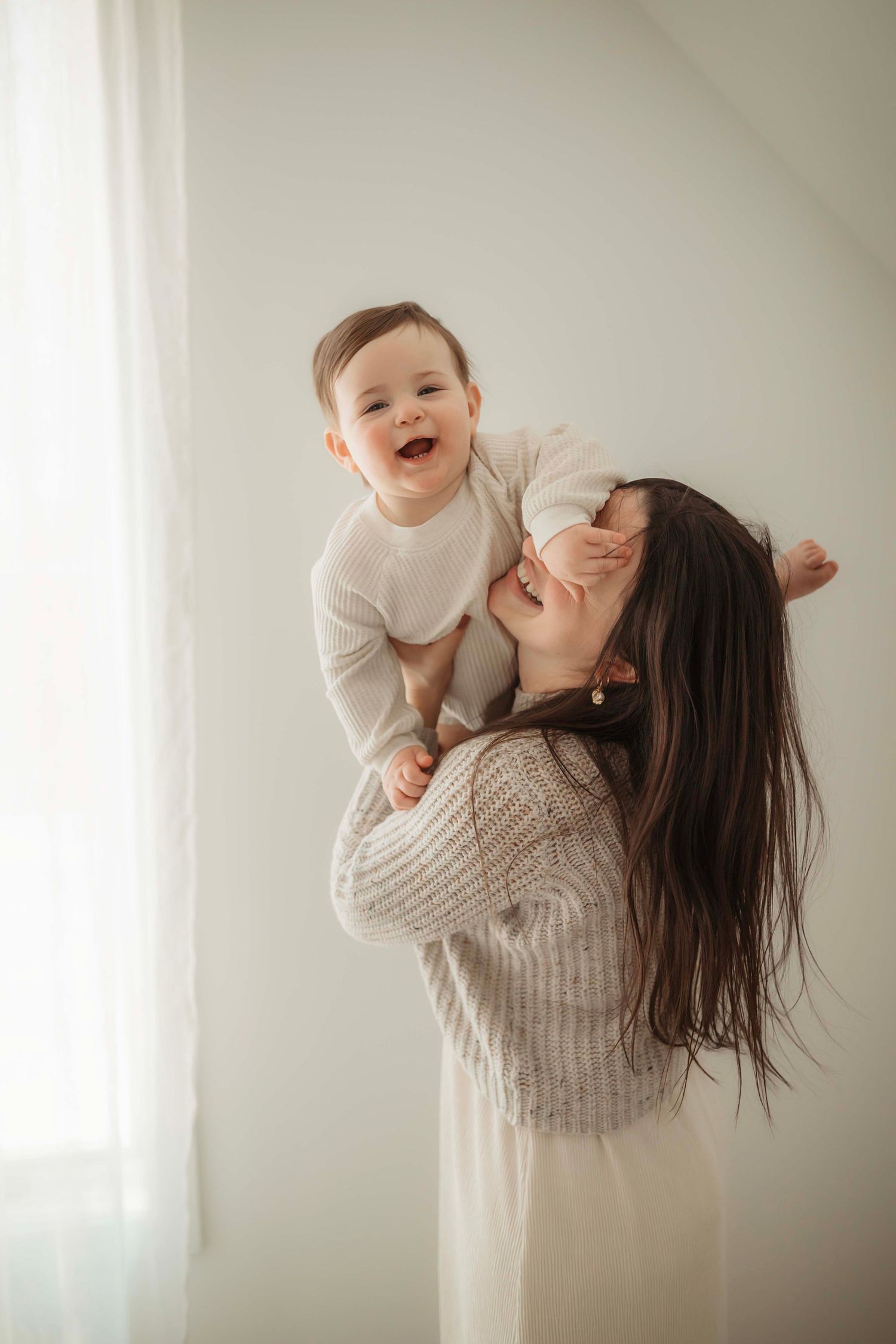 Willow & Wren Photography studio in Chaska Minnesota. Family portraits. Joyful and happy.