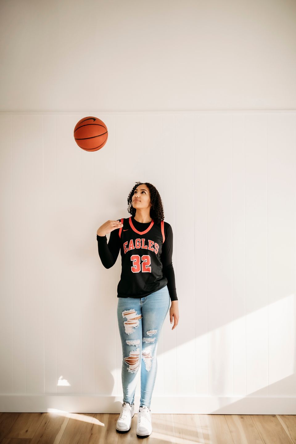 High school senior photography by Willow & Wren Photography in Minnetonka, Minnesota.  Minnesota high school girls basketball.