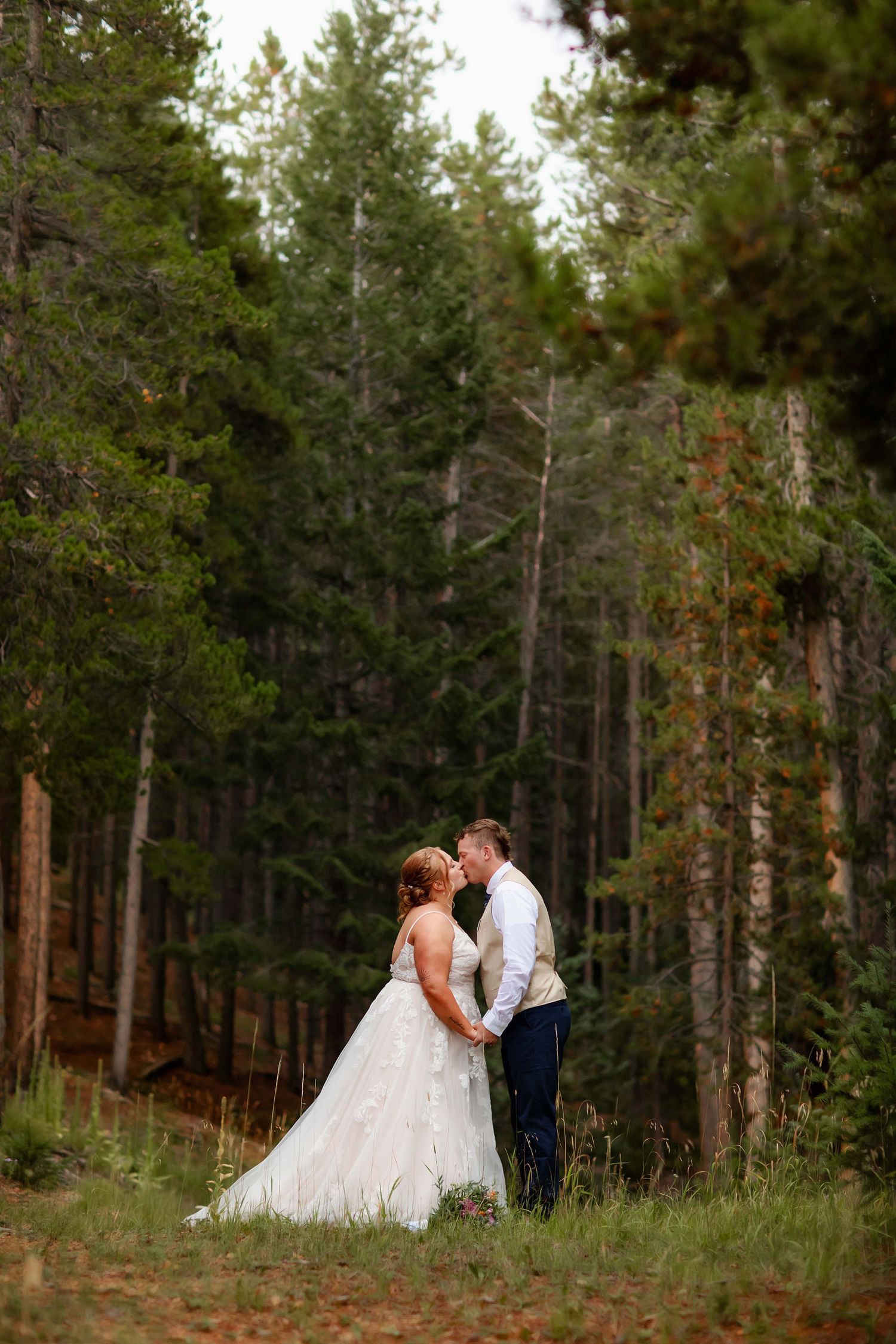 Willow & Wren Photography destination wedding in Colorado. Mountain wedding photography. Destination Wedding.