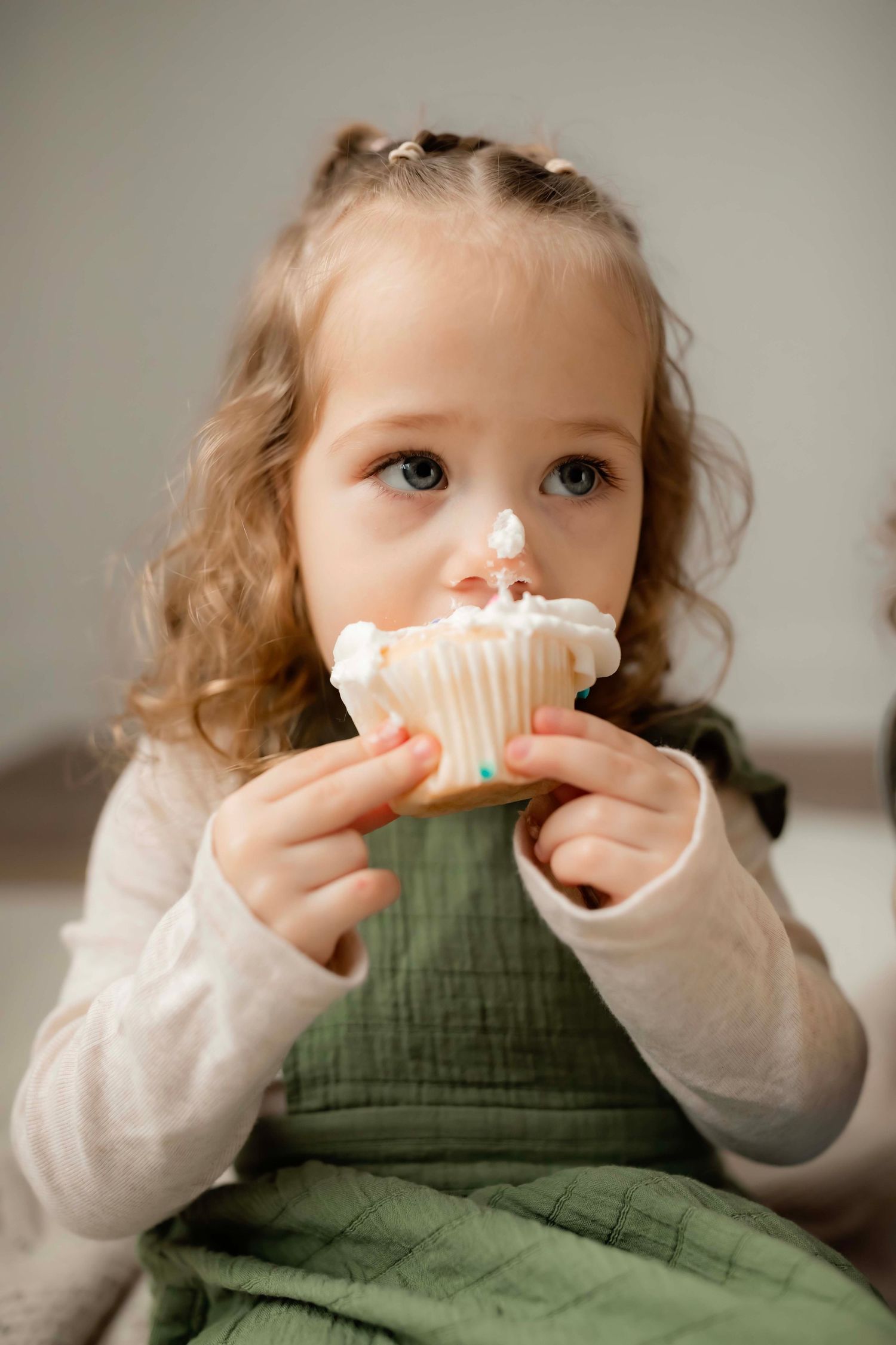 Birthday cake smash with Willow & Wren Photography at her Chaska, MN studio.