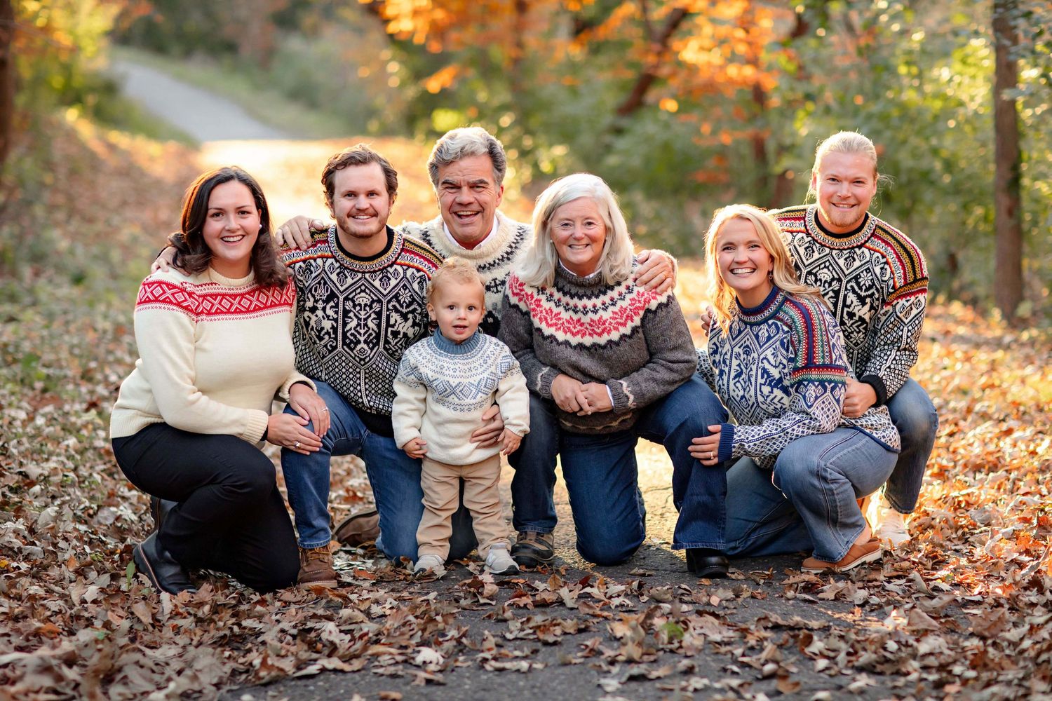 Fall Family Photography in Minnetonka, Minnesota by Willow & Wren Photography. Minnesota family photography. Nordic family in Minnesota.