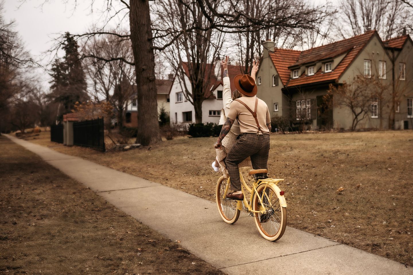 Vintage inspired couples shoot with Willow & Wren Photography in Minneapolis, Minnesota.