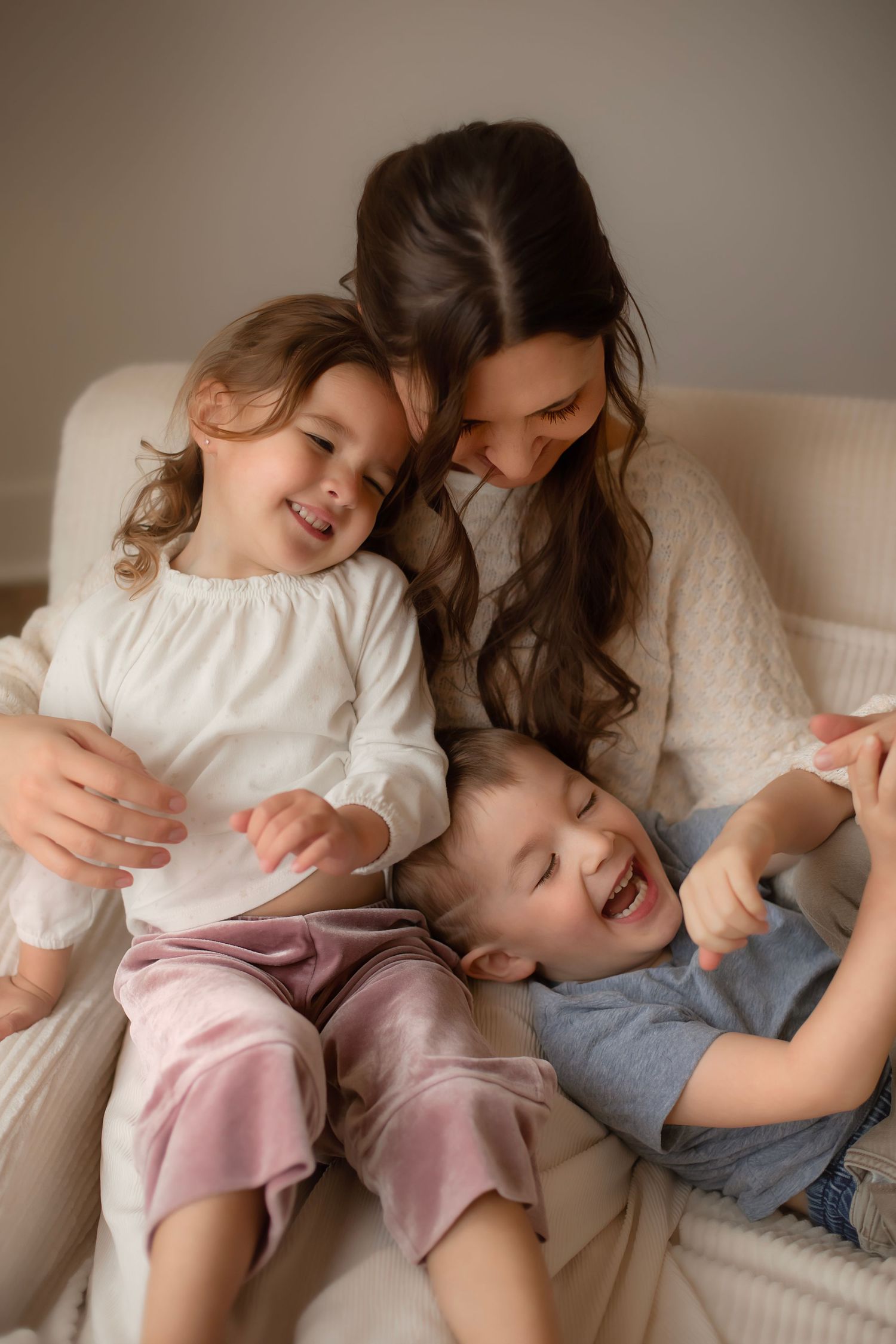 Willow & Wren Photography studio in Chaska, Minnesota. Mini sessions with mommy and her kids.