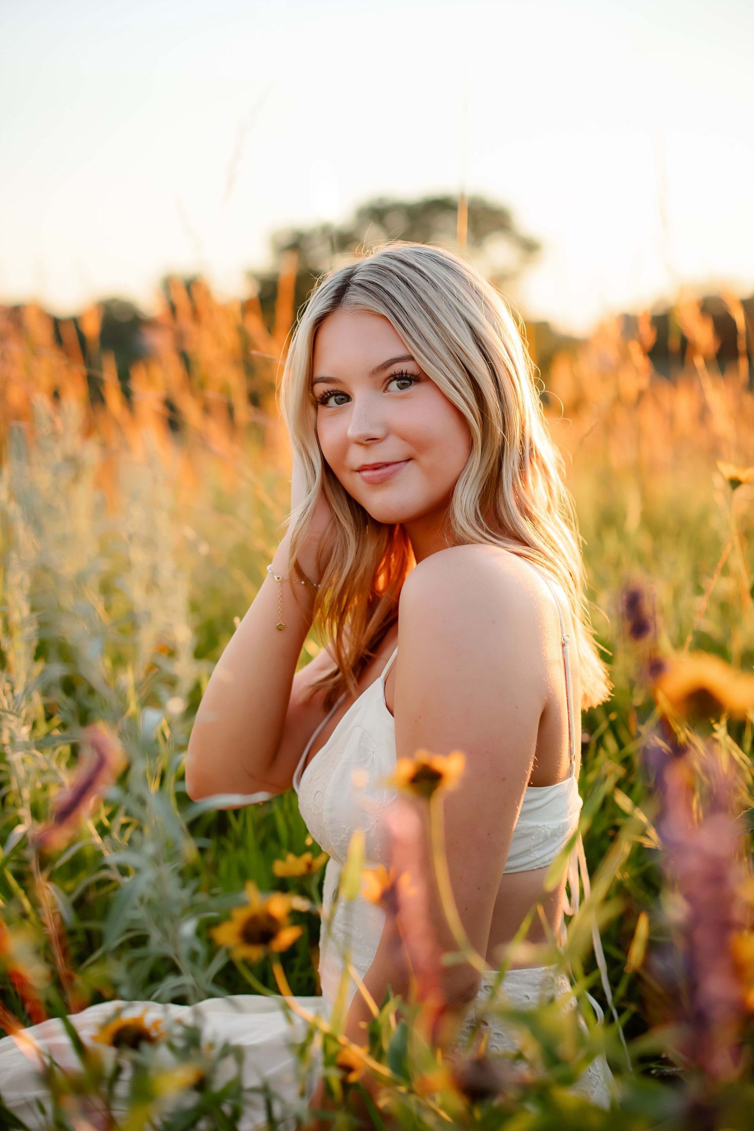 Victoria Minnesota. High School Senior photography. Holy Family Catholic high school. Senior photography by Willow & Wren Photography.