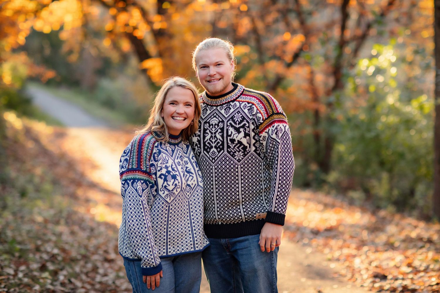 Fall Family Photography in Minnetonka, Minnesota by Willow & Wren Photography. Minnesota family photography. Nordic family in Minnesota.