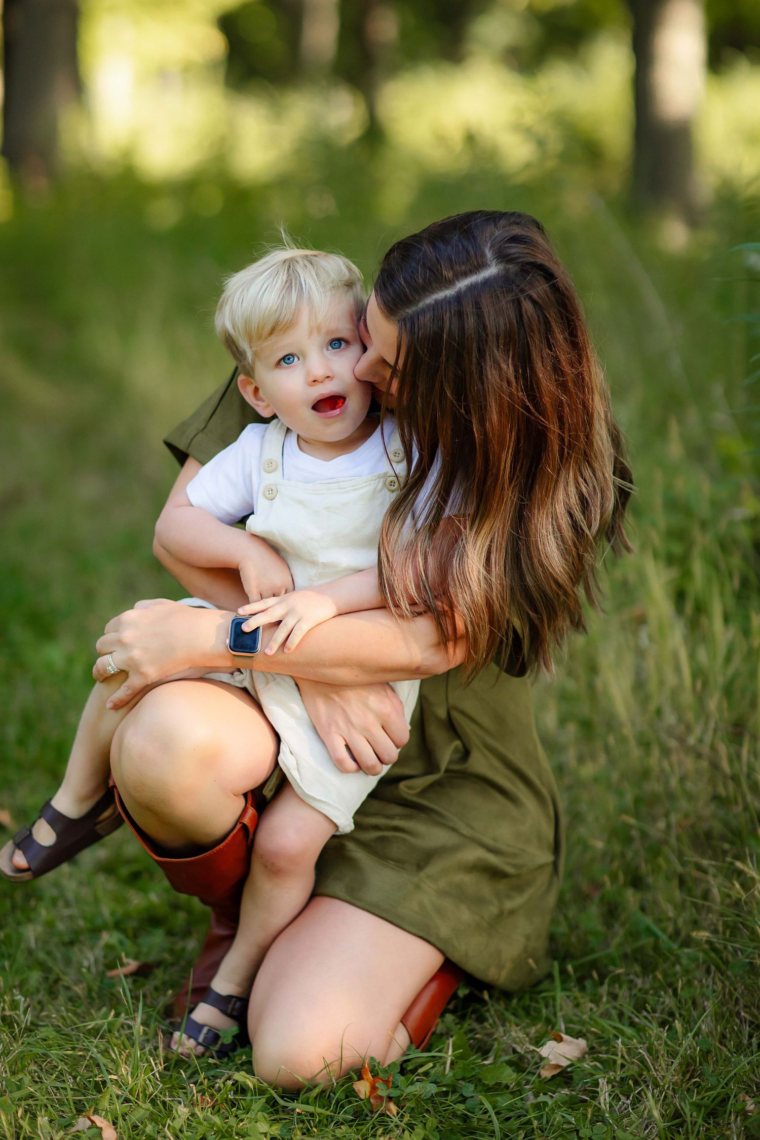 Family photography portraits in Medina, Minnesota by Willow & Wren Photography.