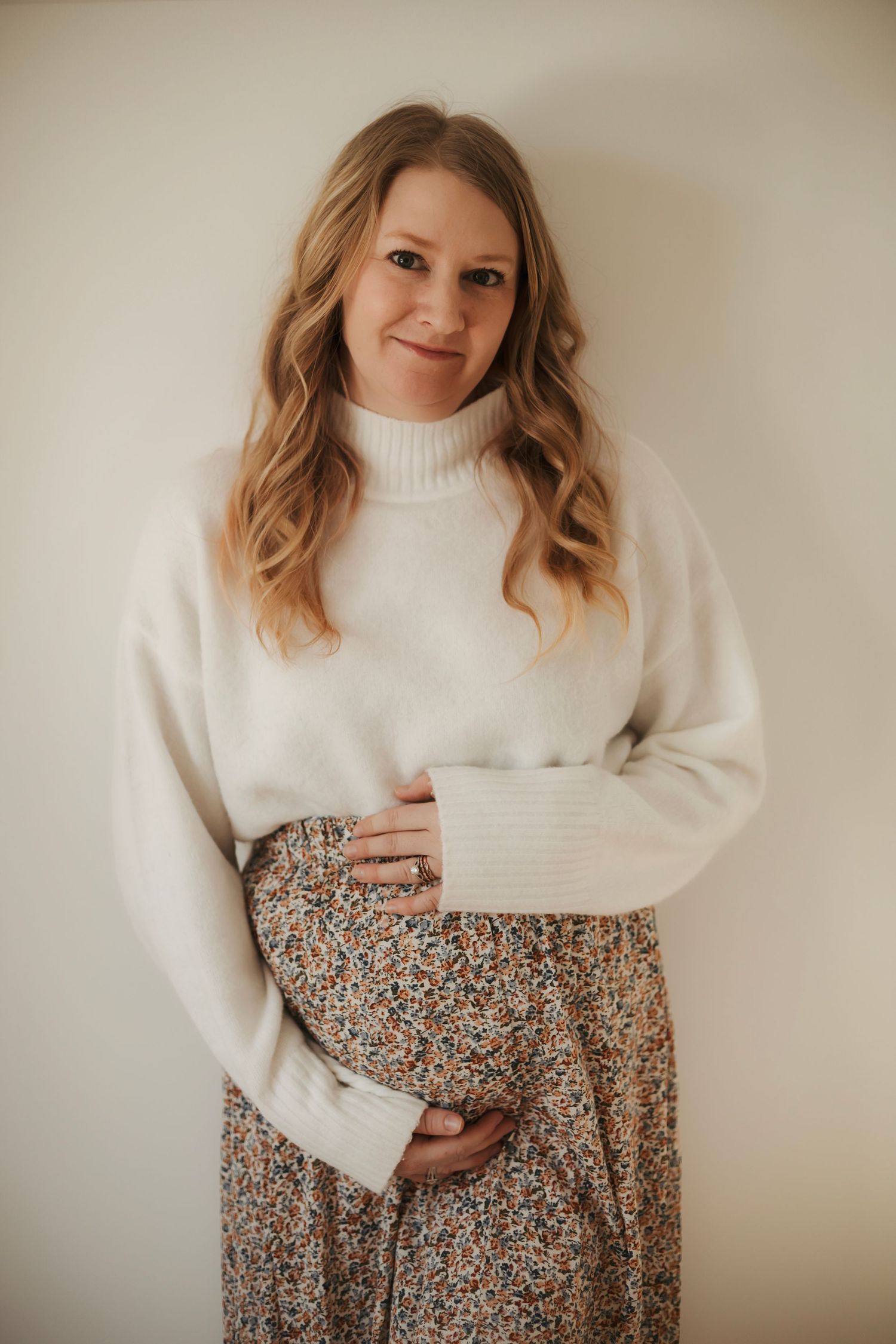 Willow & Wren Photography maternity photo session at her studio in Chaska, Minnesota.
