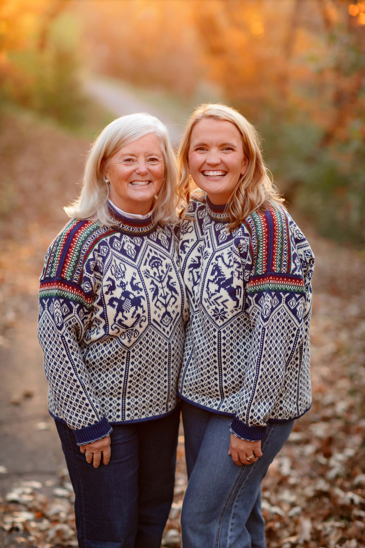 Fall Family Photography in Minnetonka, Minnesota by Willow & Wren Photography. Minnesota family photography.