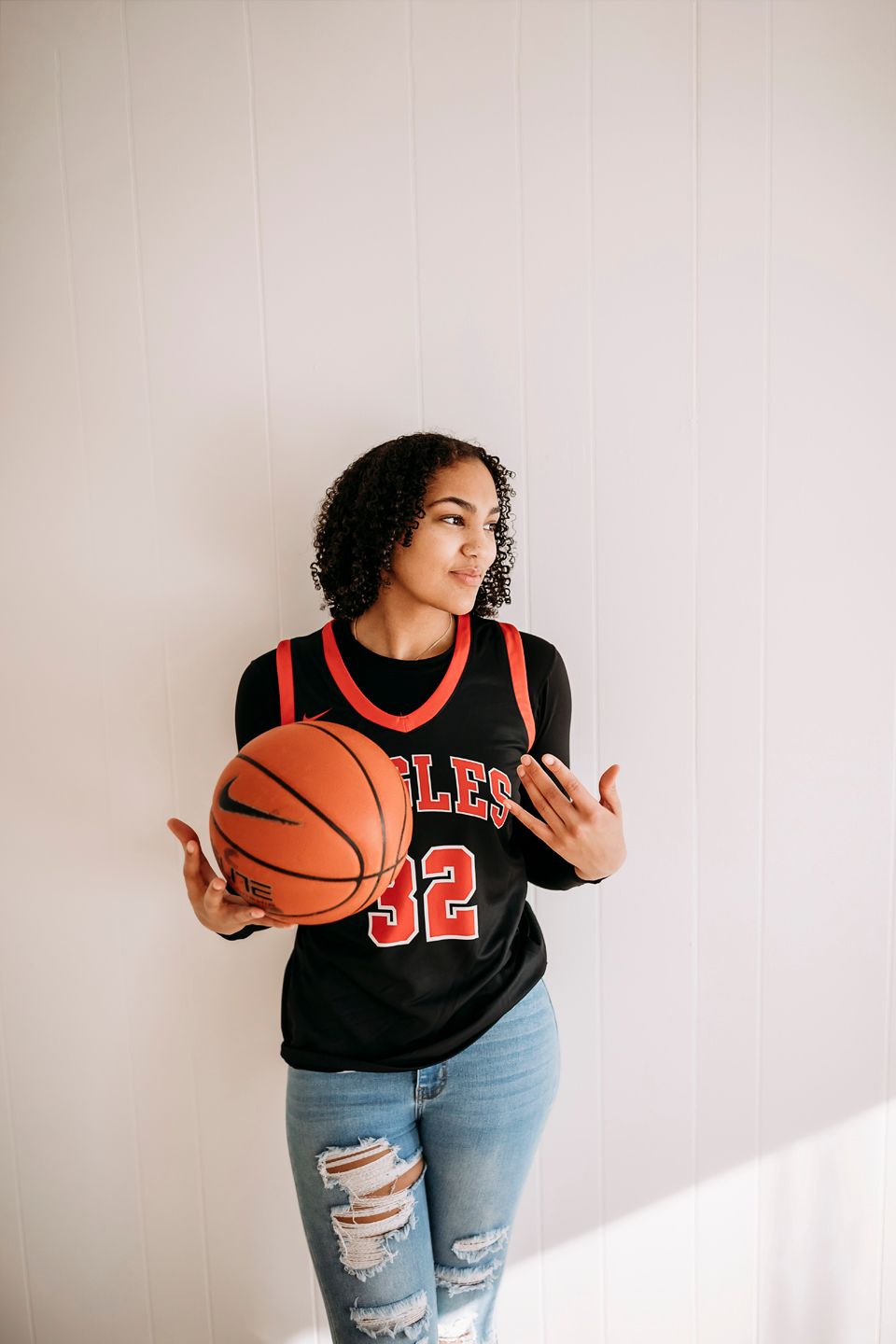 High school senior photography by Willow & Wren Photography in Minnetonka, Minnesota.  Minnesota high school girls basketball.