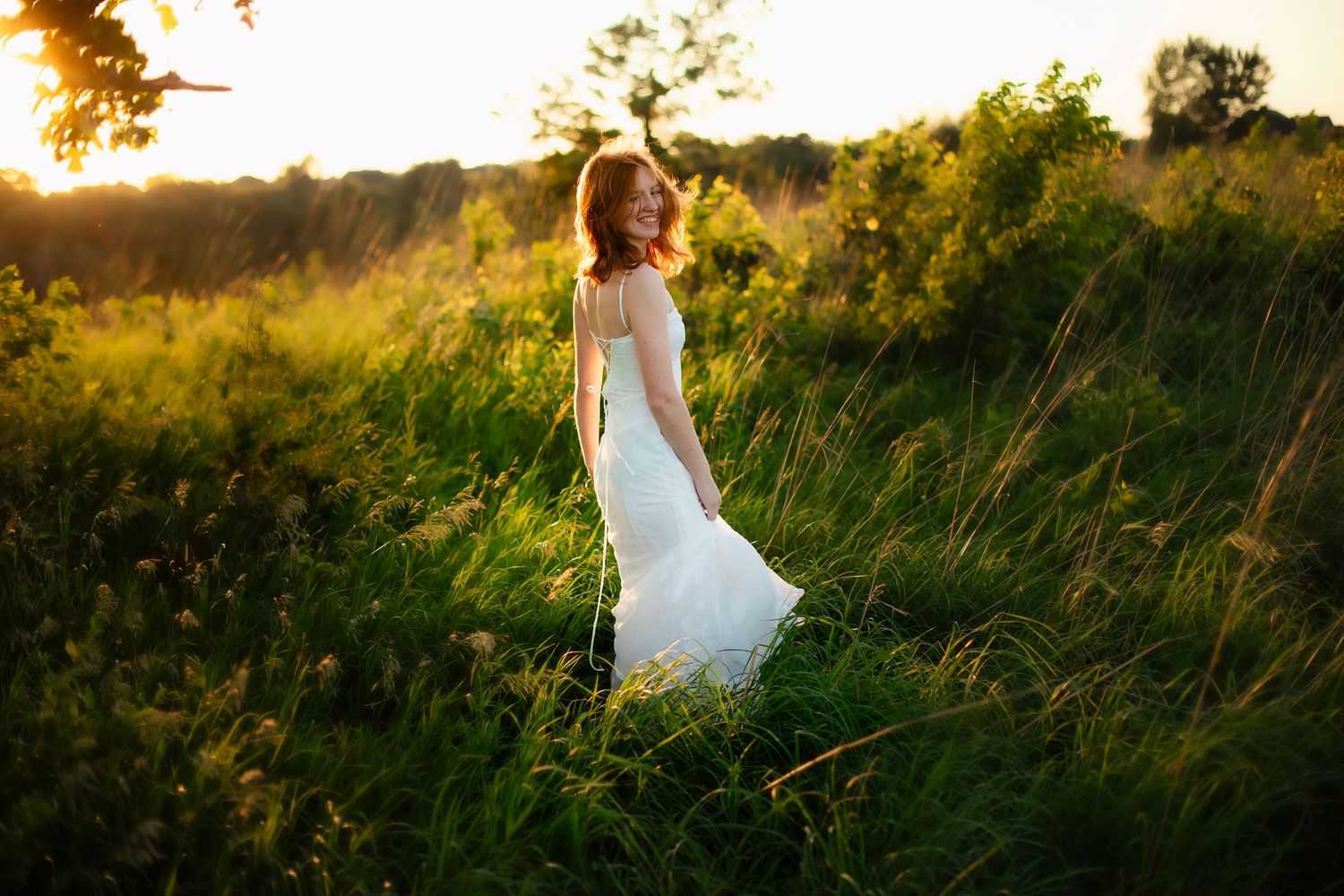 Chanhassen Minnesota High School senior photography with Willow & Wren Photography. Sunset and gold hour senior photos.